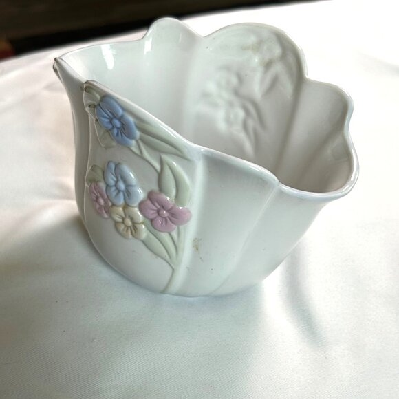 FTD 1992 Floral Ceramic Vase With Embossed Pastel Flowers Design Vintage Retro - Picture 5 of 10